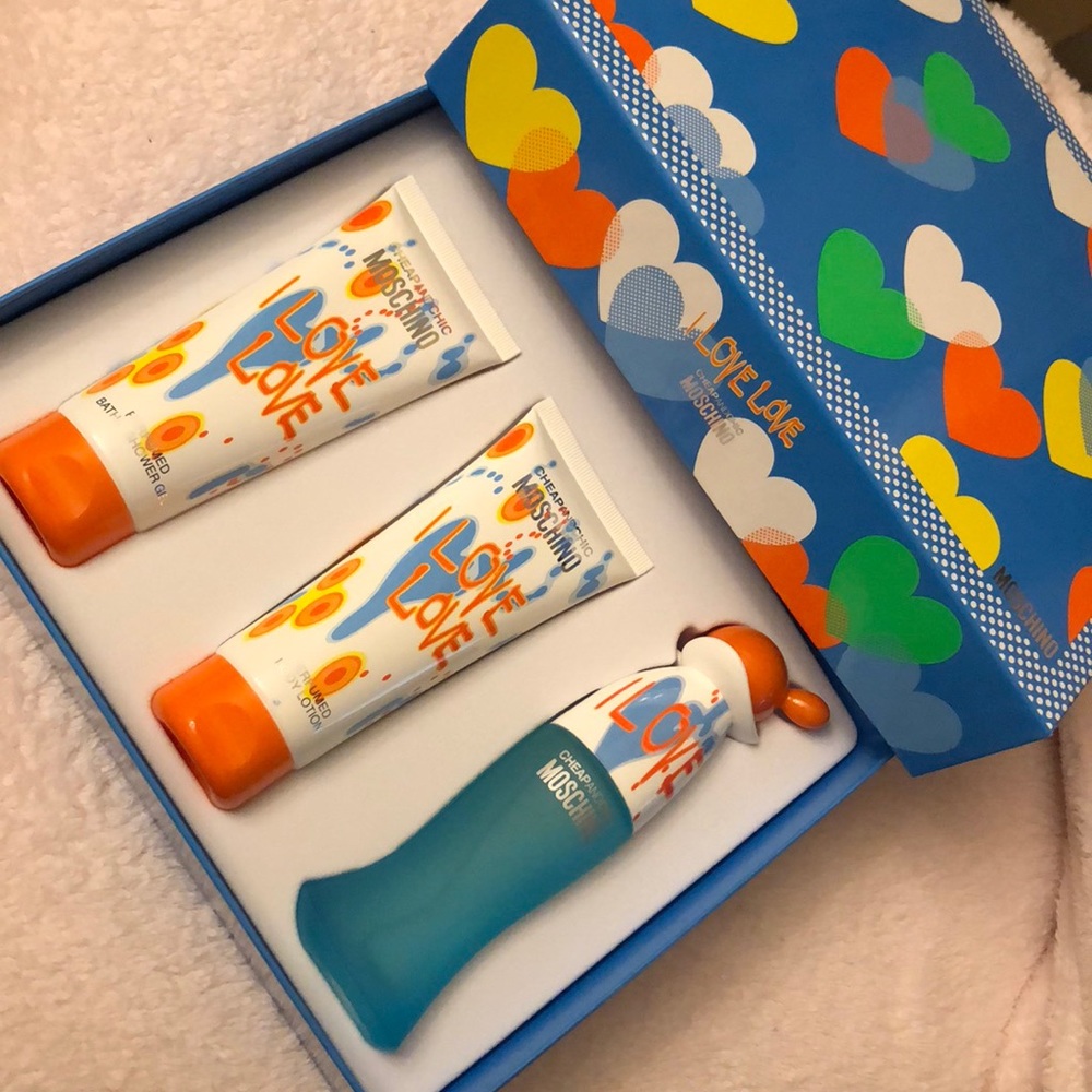 I love love CheapAndChic Moschino Gift set